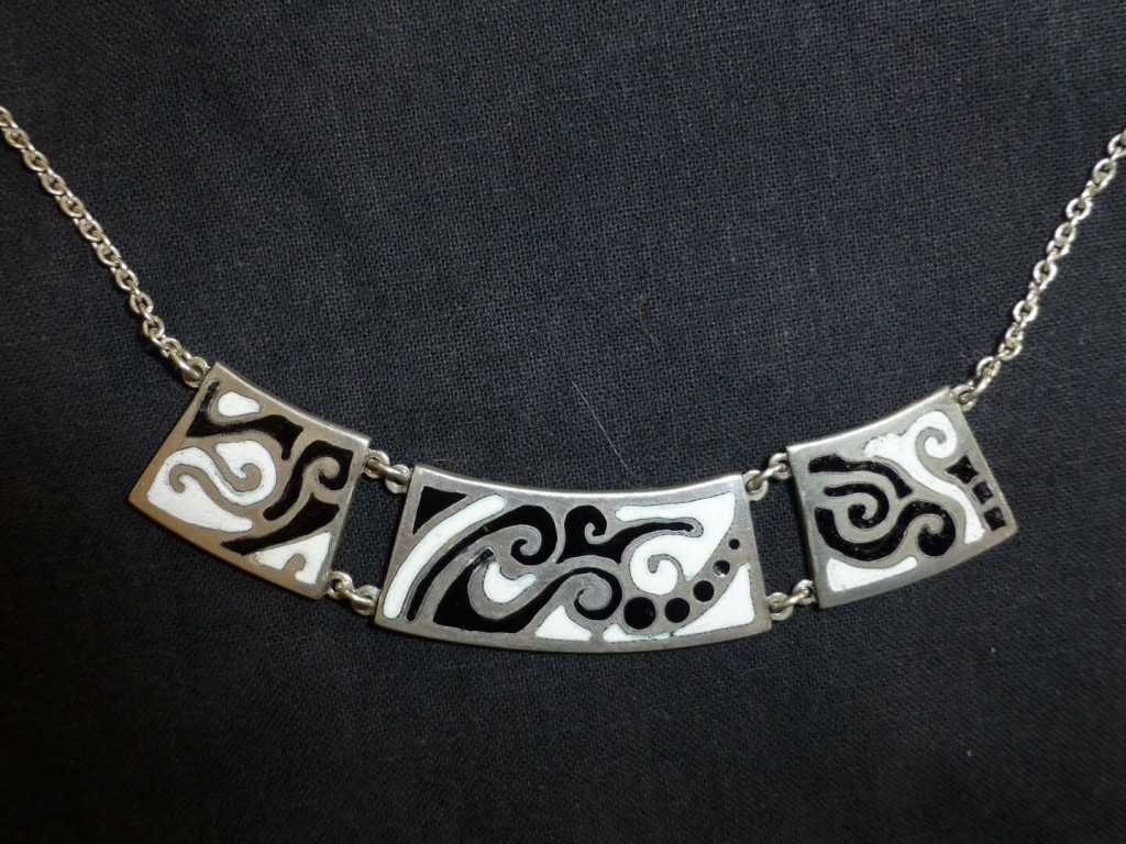 sølv-smykke-sort-hvid -feminin-mønstre